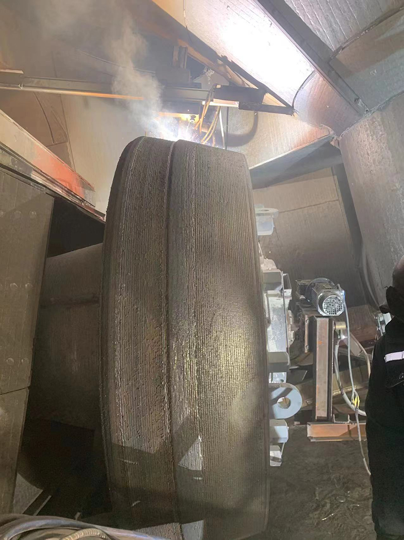 Roll and mill roll repair